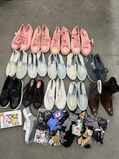 Įvairių batų ir kojinių likučių išpardavimas