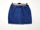 Mėlyni, trumpi džinsiniai sijonai