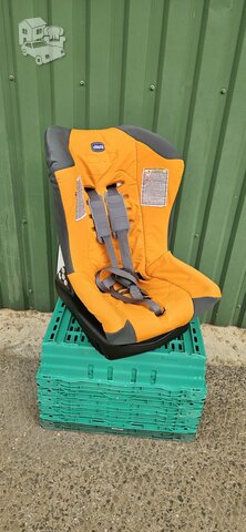Parduodama auto kėdutė (9-18 kg).