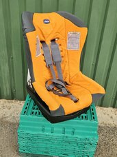 Parduodama auto kėdutė (9-18 kg).