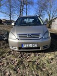 Toyota Avensis Verso 1999 m dalys