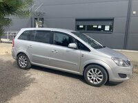 Opel Zafira 2008 m dalys