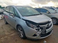Opel Zafira 2017 m dalys