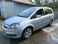 Opel Zafira 2005 m dalys