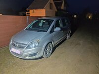 Opel Zafira 2010 m dalys