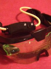 Žaisliniai akiniai su tamsoje žaliai šviečiančiomis lemputėmis