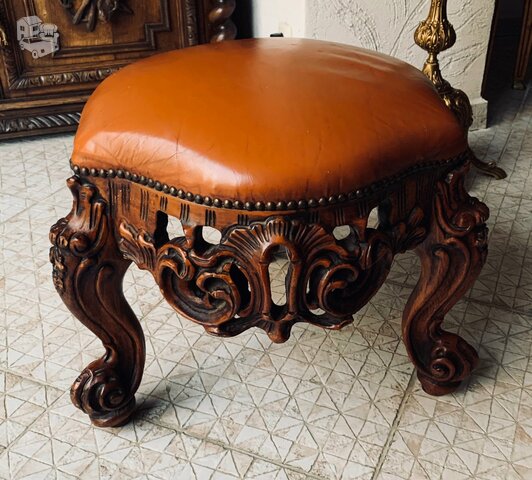 Baroko stiliaus odinė kėdutė - pufiukas