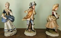 Porcelianinių trijų statulėlių rinkinys. Rokoko stiliaus.