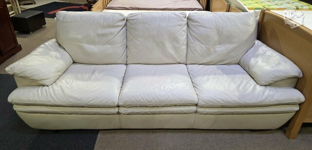 Natūralios odos sofa