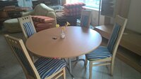 Svetainės/valgomojo stalas su kėdėmis (komplektas