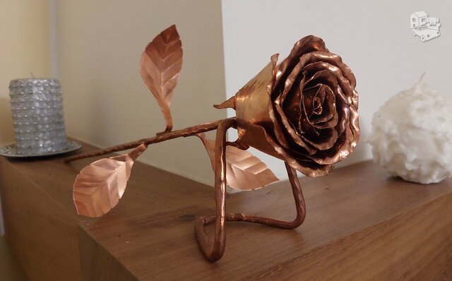 Metalinė rožė iš vario išskirtinė dovana