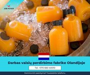 Gamybos darbuotojas vaisių fabrike