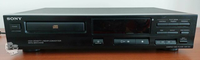CD grotuvas SONY CDP 313, veikiantis, pultelio nėra.